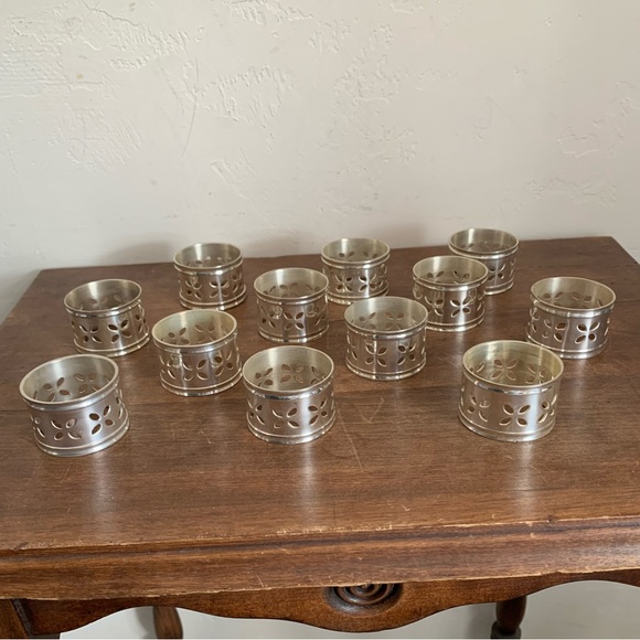 Set of 12 Vintage Silver Plate Floral Pierced Pattern Cut Out Napkin Rings - Picture 1 of 10